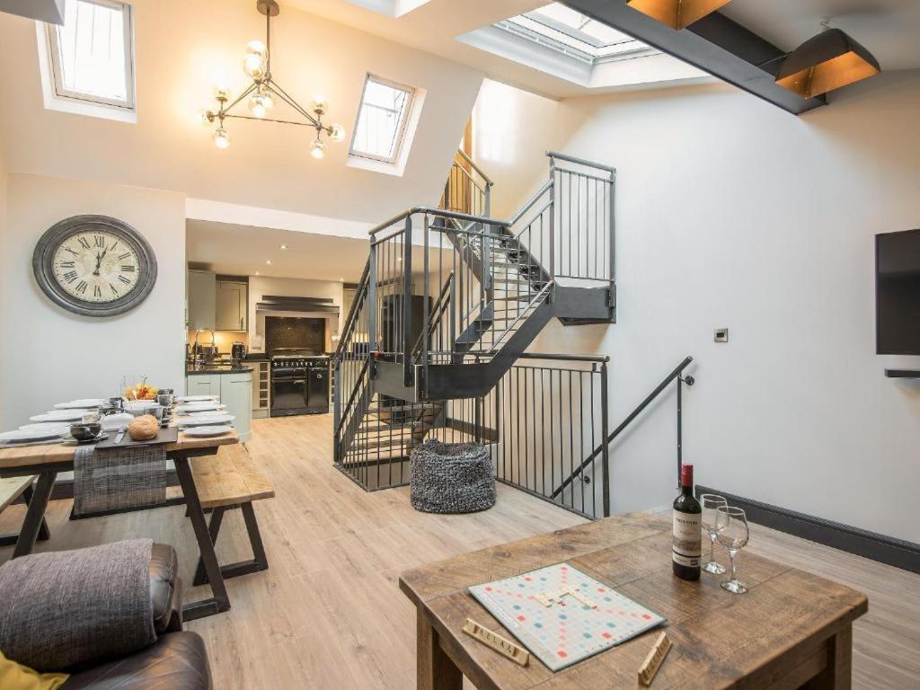 89A Church Street - Luxury One Bed Apartment With Roof Terrace Уитби Екстериор снимка
