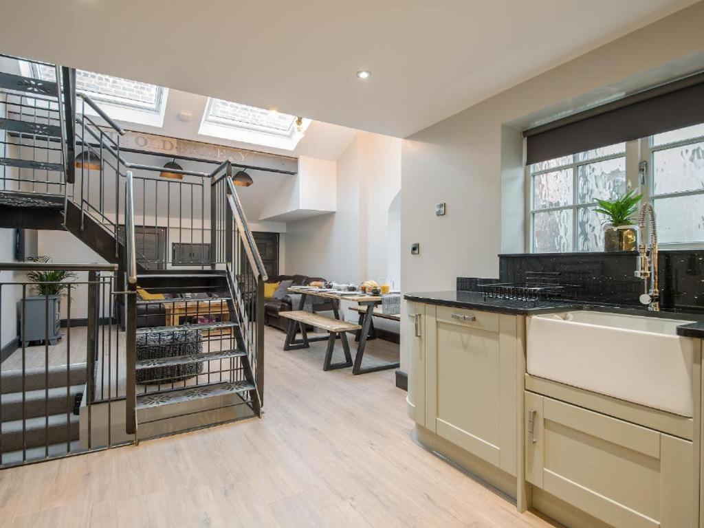 89A Church Street - Luxury One Bed Apartment With Roof Terrace Уитби Екстериор снимка