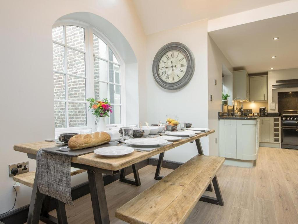 89A Church Street - Luxury One Bed Apartment With Roof Terrace Уитби Екстериор снимка